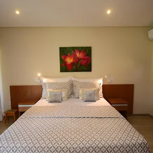 https://quintas-do-arraial-guest-house.hotelsportoseguro.com